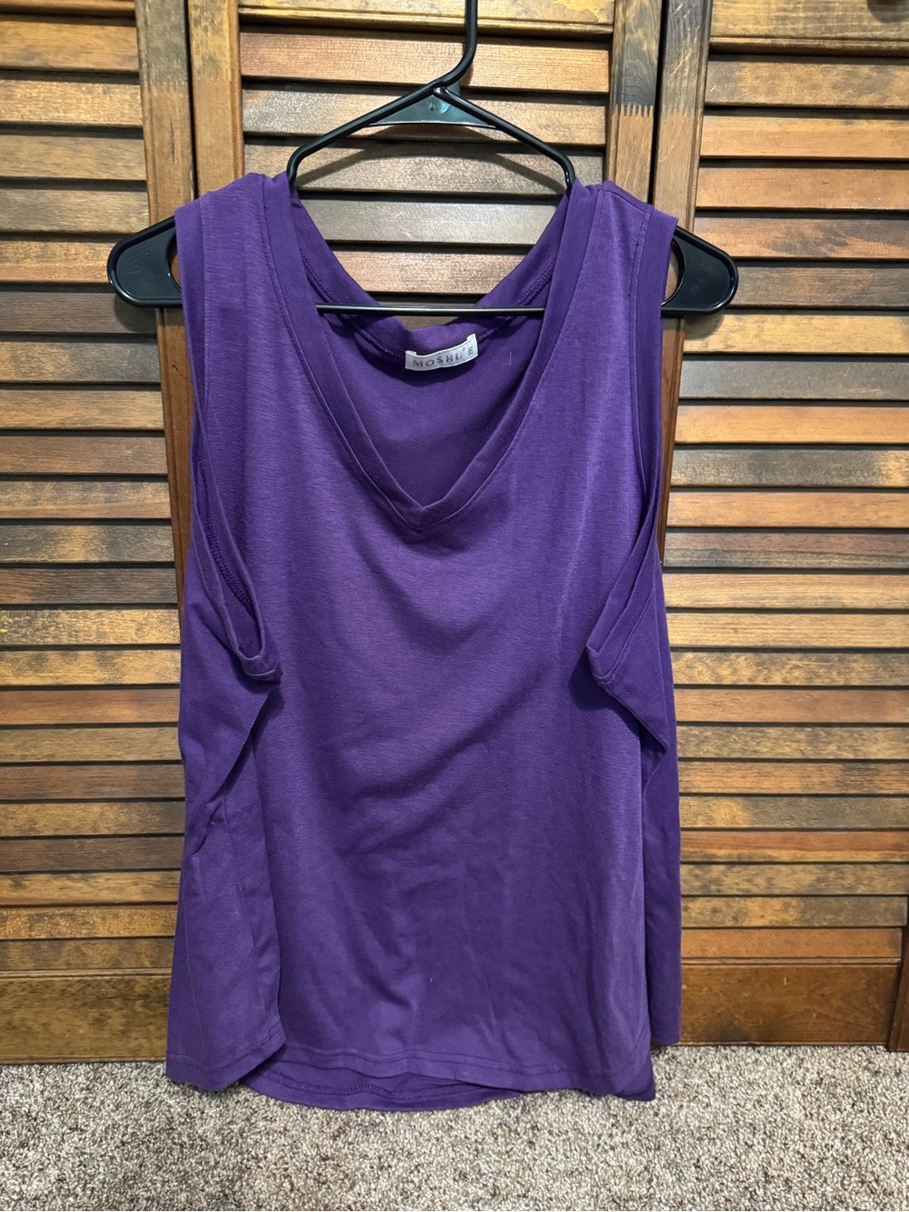 No Boundaries Women's Purple V-Neck Sleeveless Tank